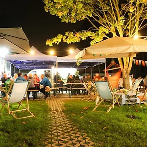 Kameralne Domki Camp4u Z Basenem I Sauną , Siechnice Polska